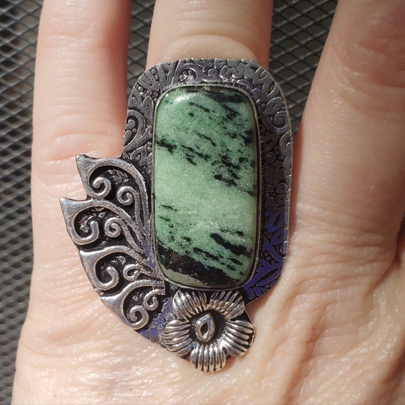 New Ruby Zoisite Carved 925 Silver Statement Ring. - Picture 3 of 16